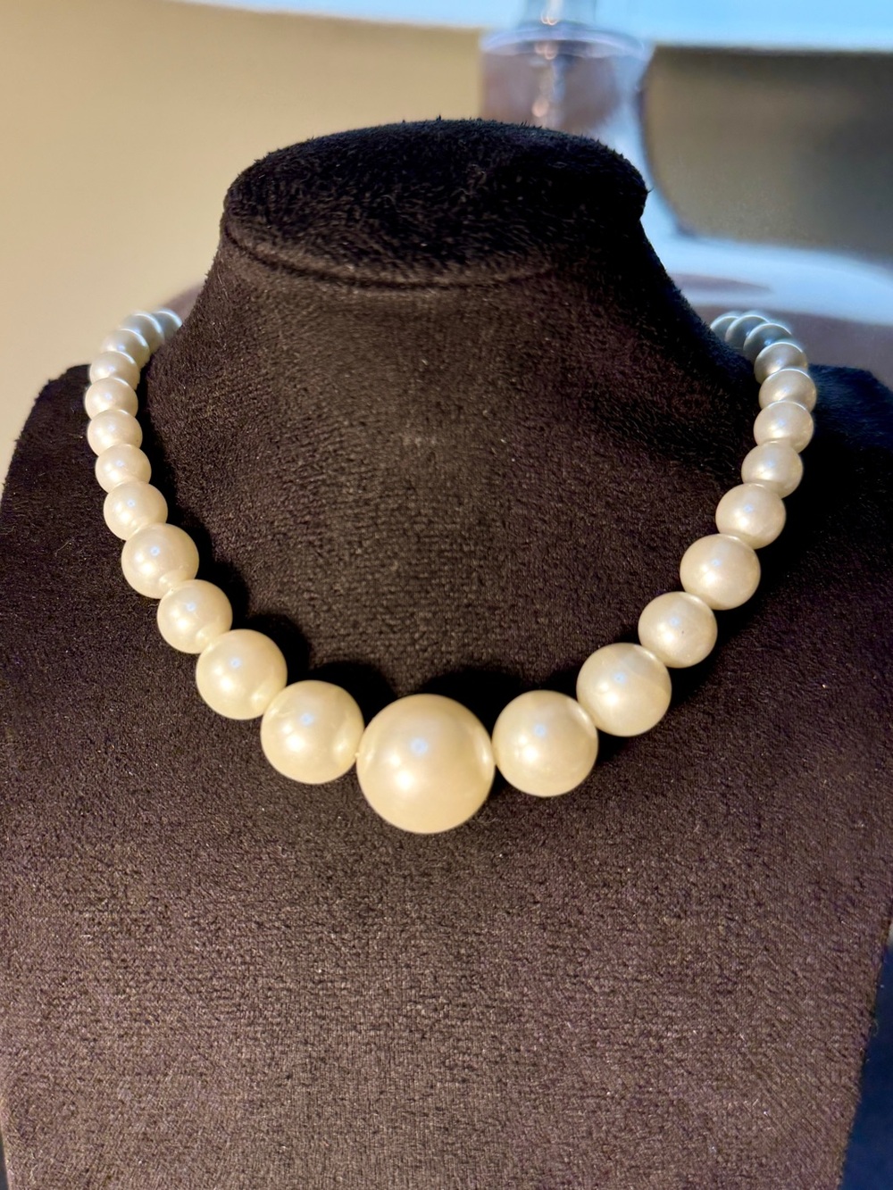 Vintage Mid Century White Graduated Pearl Choker/Collar Necklace Made In Japan